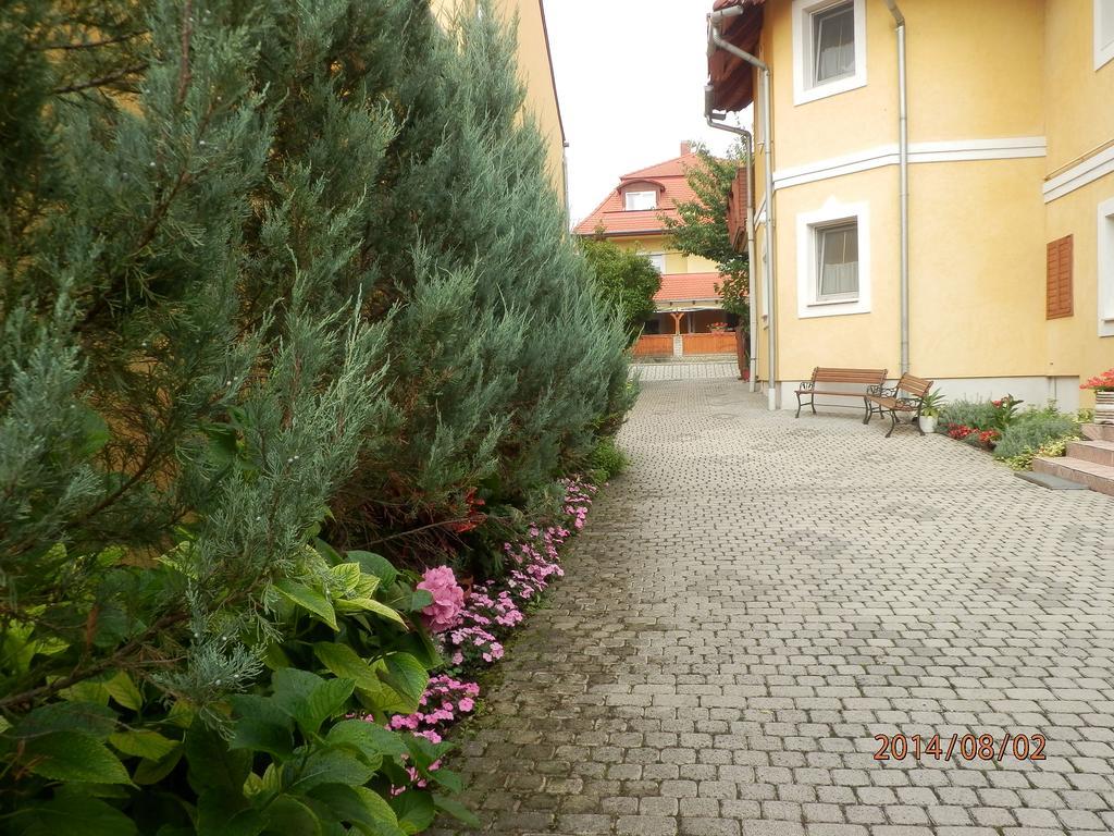 Hotel Zsuzsanna Ház Hévíz Esterno foto